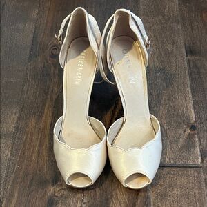 Chelsea Crew cream scalloped heels